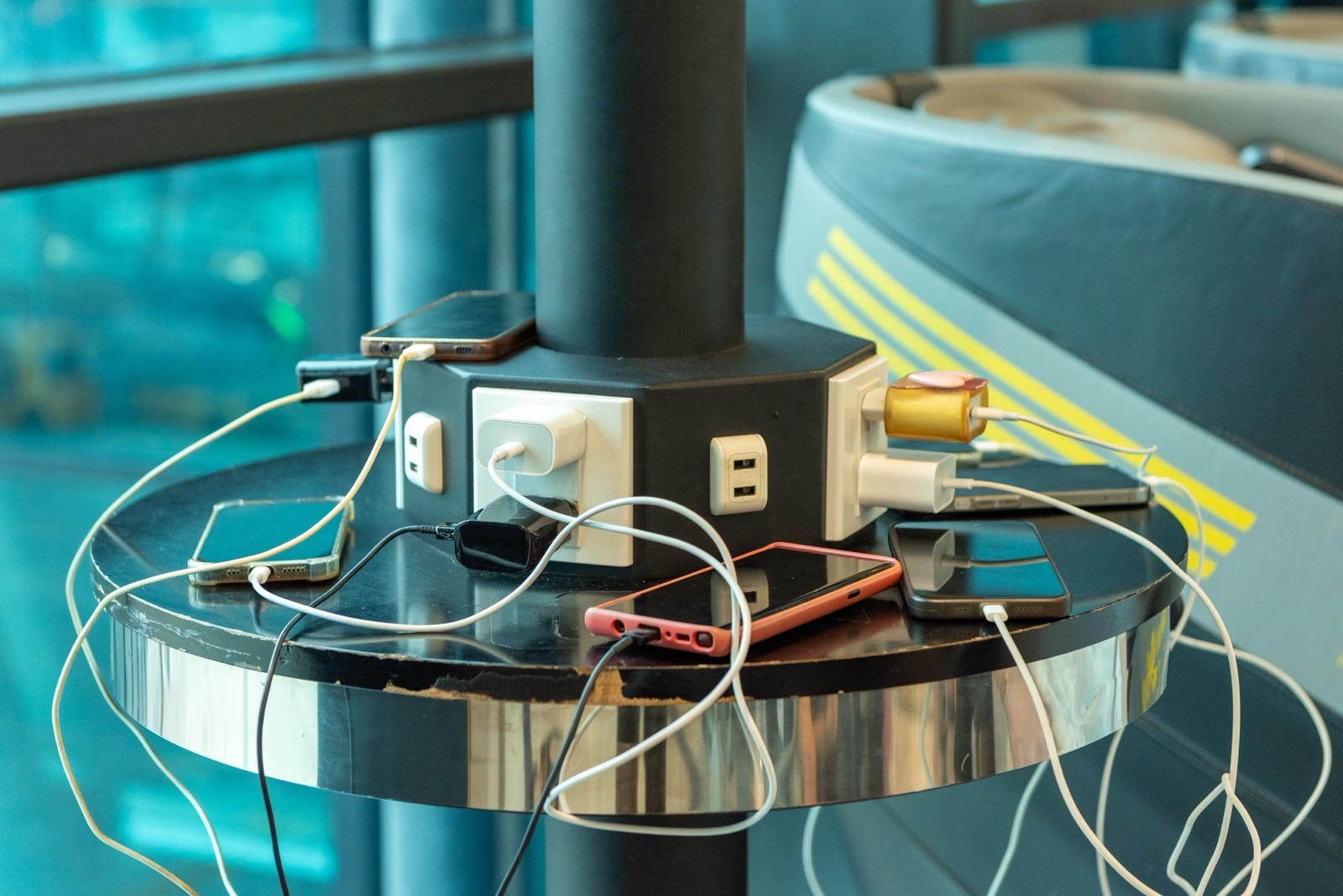 Thailand plug type, adapters and eSIM