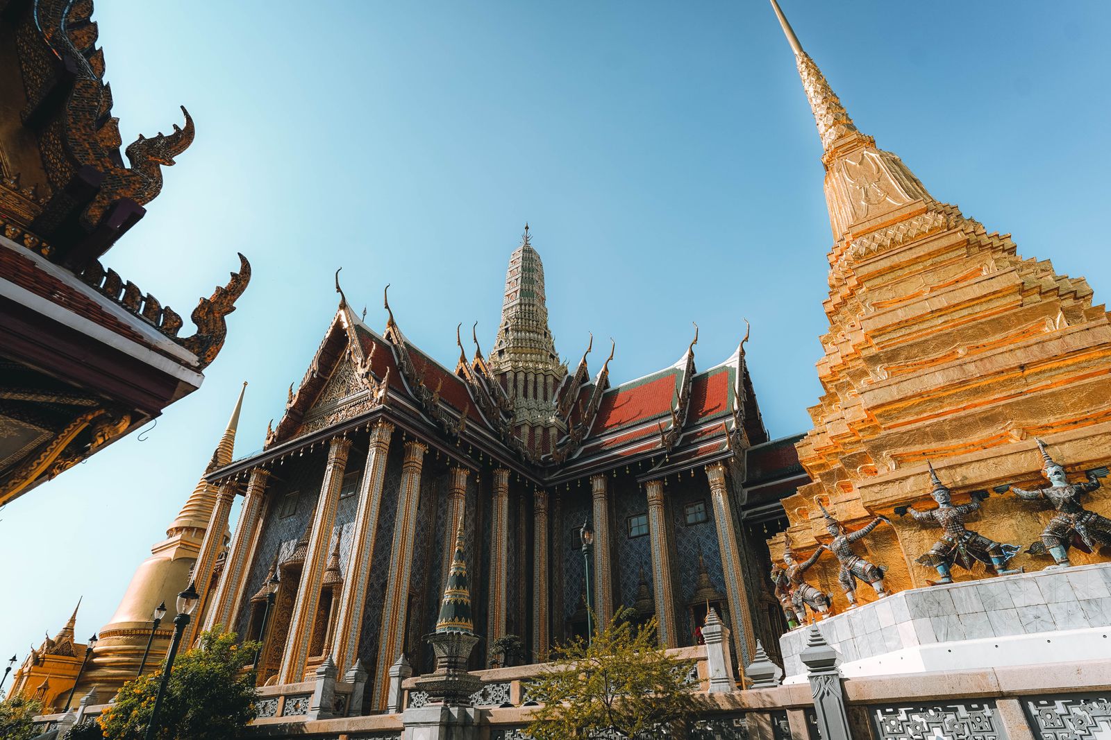 Thailand temple dress code and etiquette